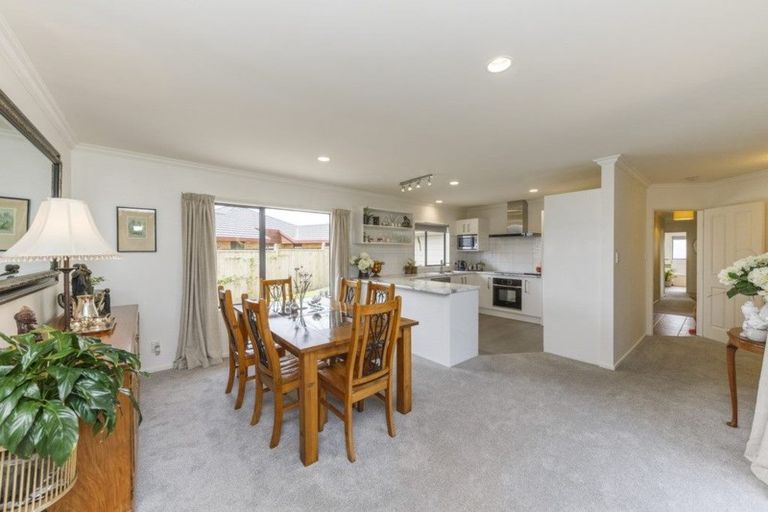 Photo of property in 24 Greenwood Place, Fitzherbert, Palmerston North, 4410