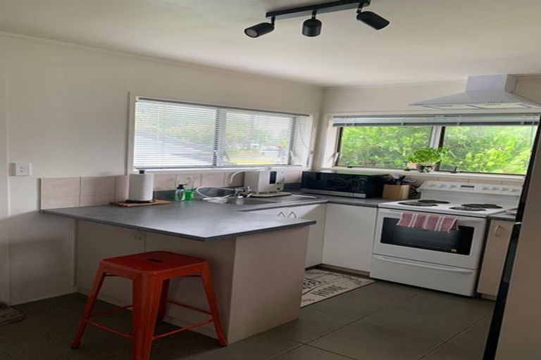Photo of property in 1/21 Target Road, Totara Vale, Auckland, 0629