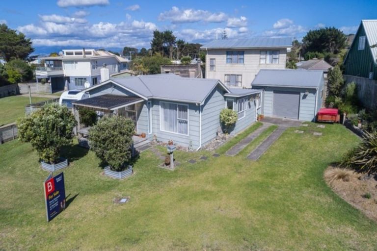 Photo of property in 8 Mack Street, Foxton Beach, Foxton, 4815