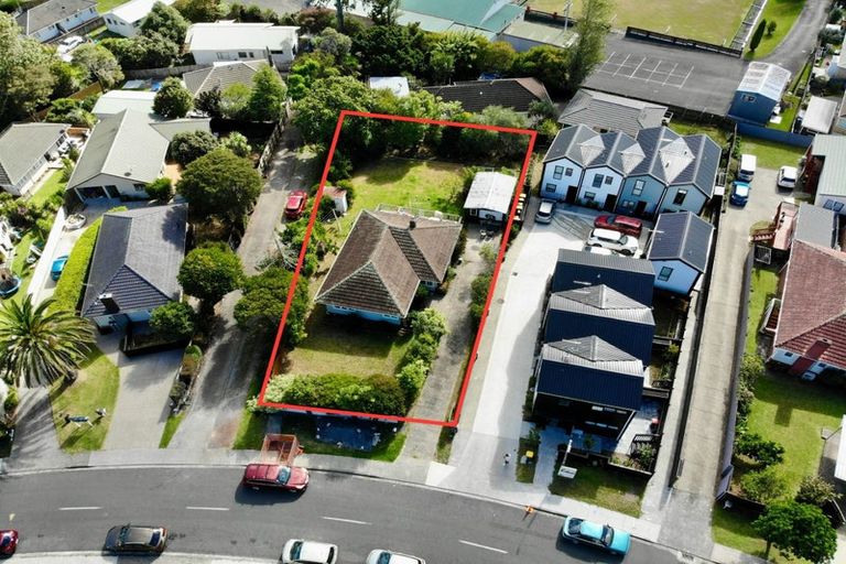 Photo of property in 108 Kervil Avenue, Te Atatu Peninsula, Auckland, 0610