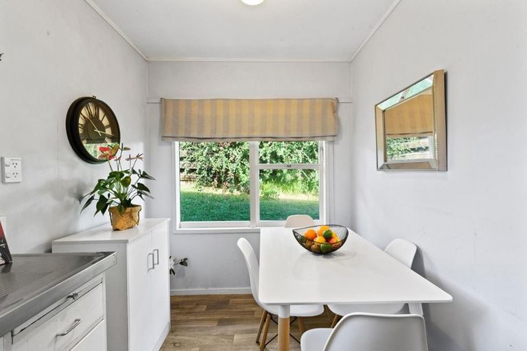 Photo of property in 1/28c Sunnynook Road, Sunnynook, Auckland, 0620