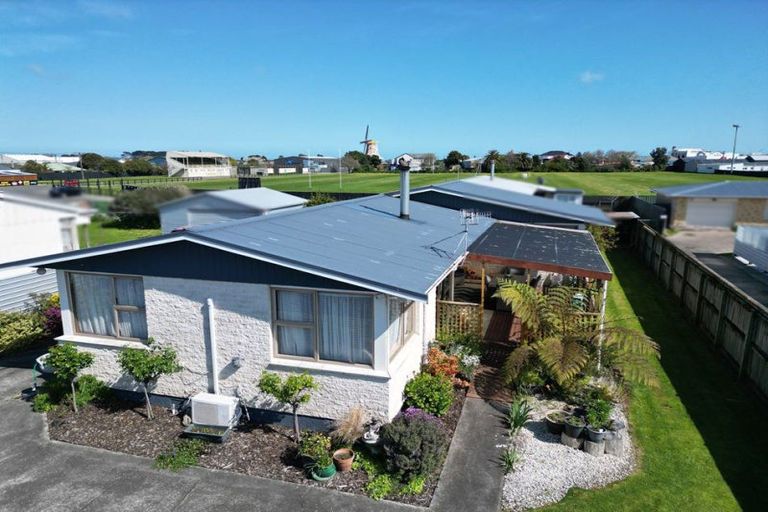 Photo of property in 18 Johnston Street, Foxton, 4814
