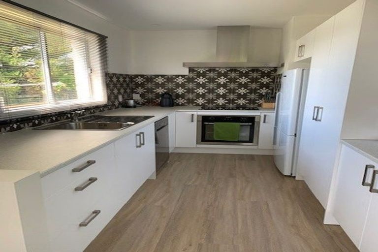 Photo of property in 11 Bluegum Road, Paraparaumu Beach, Paraparaumu, 5032