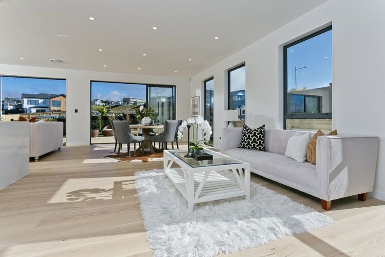 Photo of property in 2 Fender Place, Long Bay, Auckland, 0630