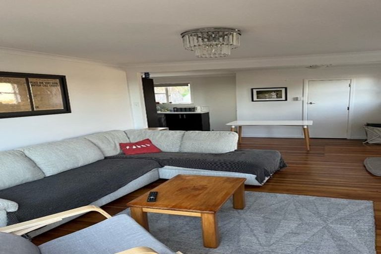 Photo of property in 182 Waimumu Road, Massey, Auckland, 0614