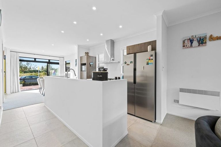 Photo of property in 6a Nohoanga Road, Karaka, Papakura, 2113