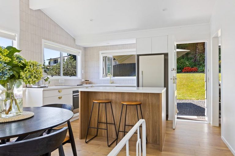 Photo of property in 18 William Hadlow Place, Hatfields Beach, Orewa, 0931