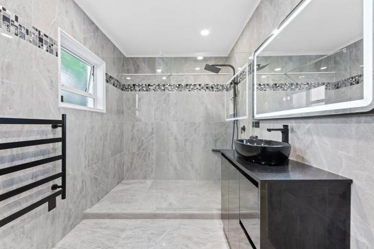 Photo of property in 56 Parkhill Road, Mellons Bay, Auckland, 2014