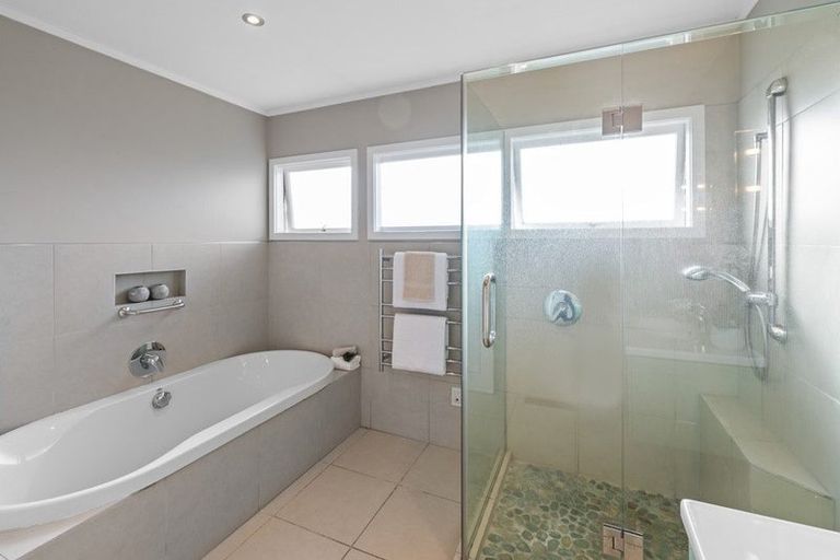 Photo of property in 10a Jaemont Avenue, Te Atatu South, Auckland, 0610