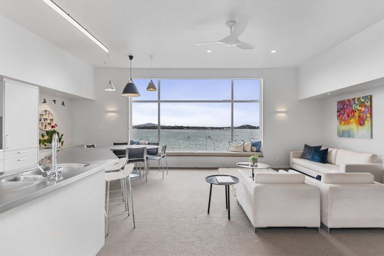 Photo of property in 69c Princes Street, Northcote Point, Auckland, 0627