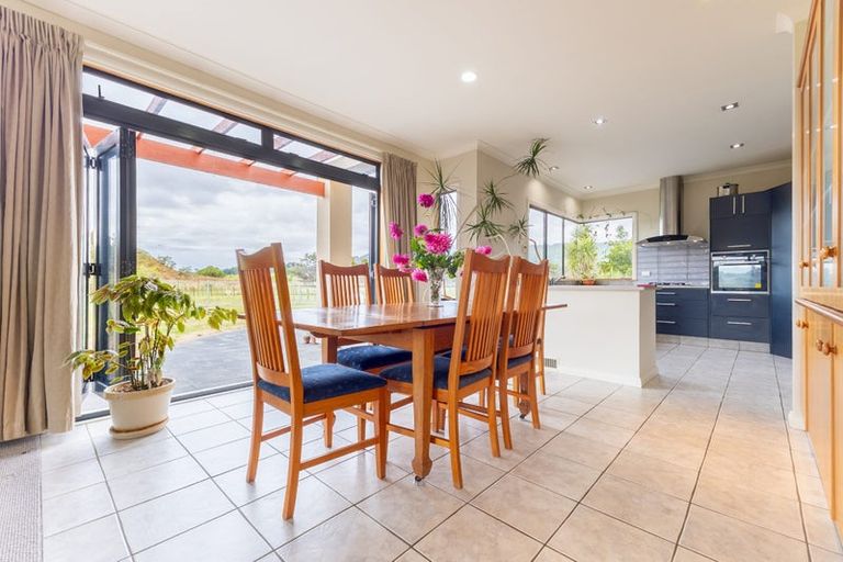 Photo of property in 114 Rutherford Drive, Waikanae Beach, Waikanae, 5036
