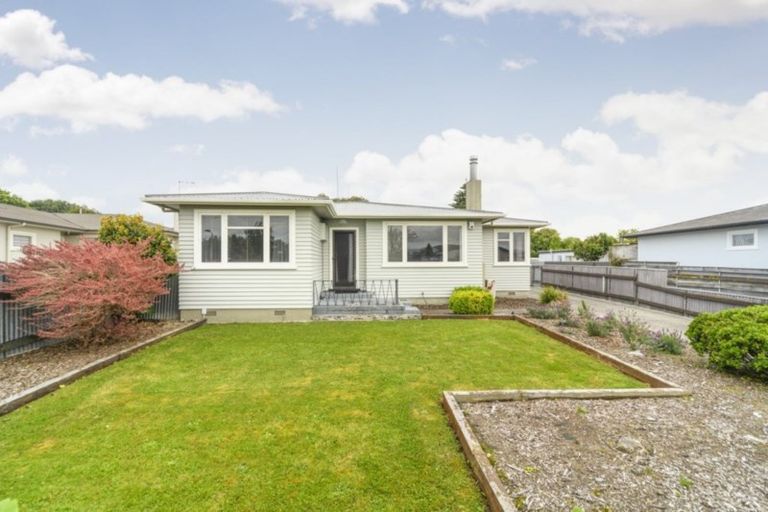 Photo of property in 19 Pembroke Street, Highbury, Palmerston North, 4412