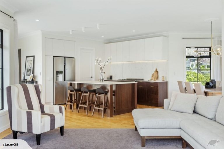 Photo of property in 11 Asola Place, Karaka, Papakura, 2113