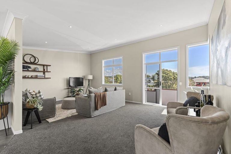 Photo of property in 27 Roy Terrace, Moturoa, New Plymouth, 4310