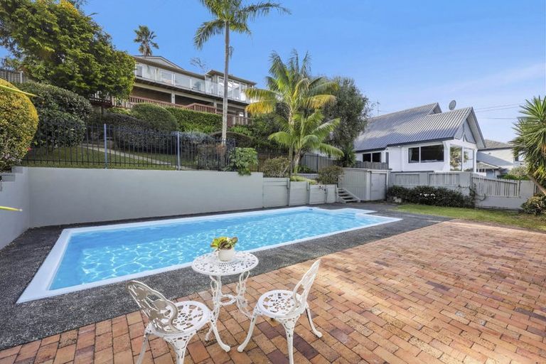 Photo of property in 1/5 Colmar Road, Mellons Bay, Auckland, 2014