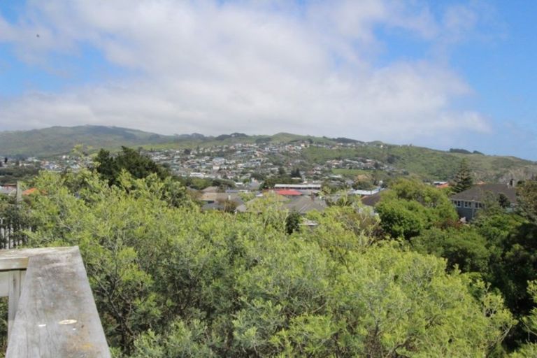 Photo of property in 16 Morere Street, Titahi Bay, Porirua, 5022