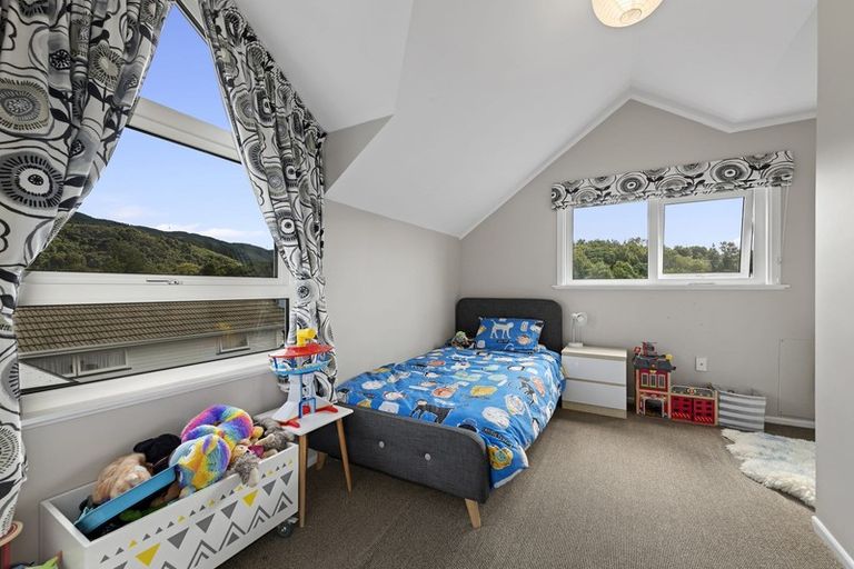 Photo of property in 15 Whirinaki Crescent, Heretaunga, Upper Hutt, 5018