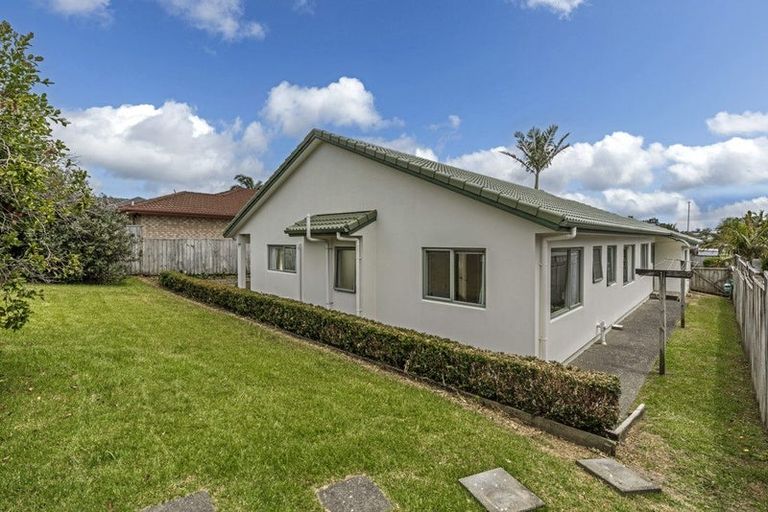 Photo of property in 6 Reybert Place, Massey, Auckland, 0614
