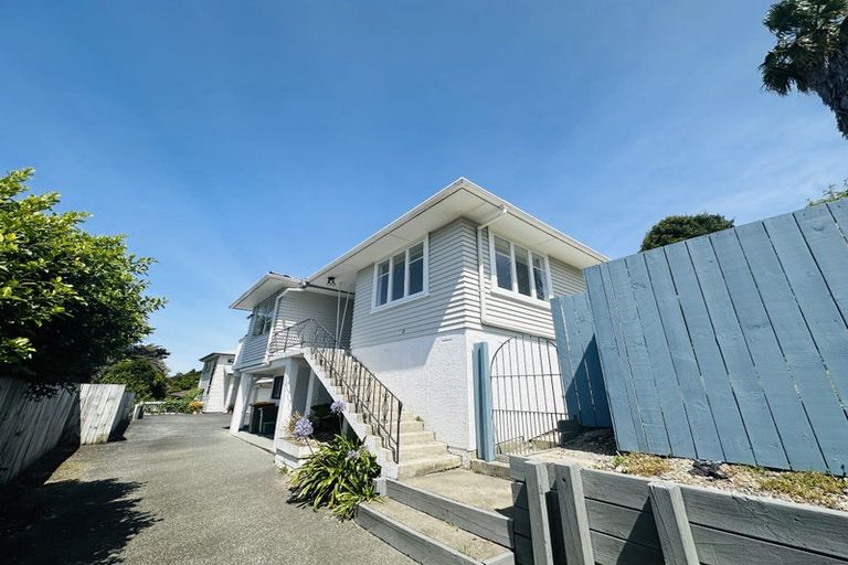 Photo of property in 21 Ludlow Terrace, Totara Vale, Auckland, 0627
