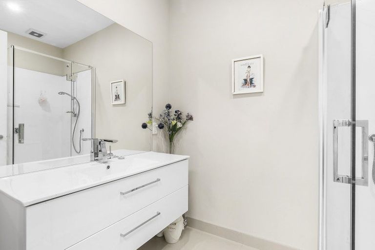 Photo of property in 2/24 Tamar Street, Island Bay, Wellington, 6023