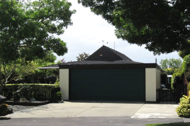 Photo of property in 41 Camberwell Place, Avonhead, Christchurch, 8042