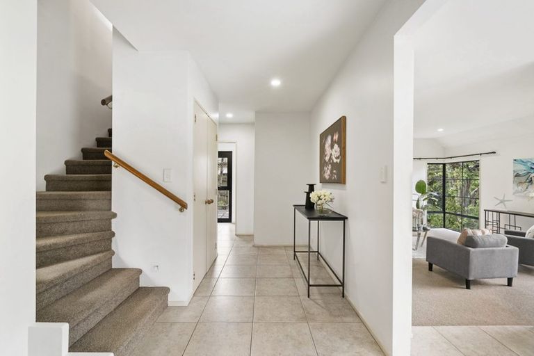 Photo of property in 18 Bushglen Court, Browns Bay, Auckland, 0630