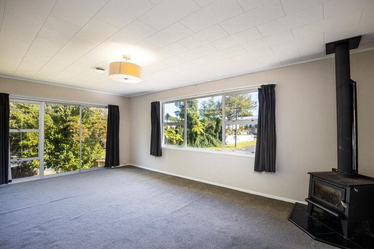 Photo of property in 235 Heta Road, Merrilands, New Plymouth, 4312