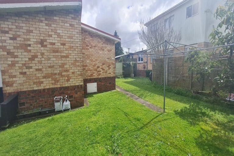 Photo of property in 2/42 Regent Street, Papatoetoe, Auckland, 2025