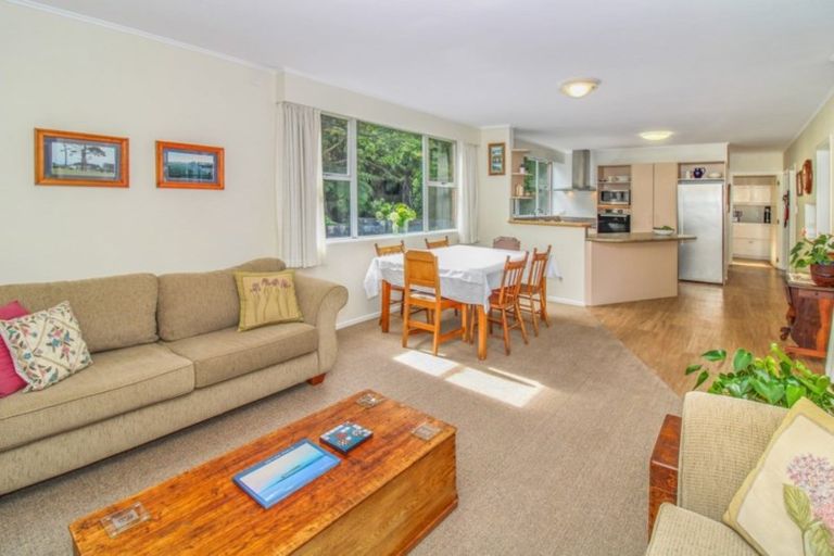 Photo of property in 5b Bromley Place, Westown, New Plymouth, 4310