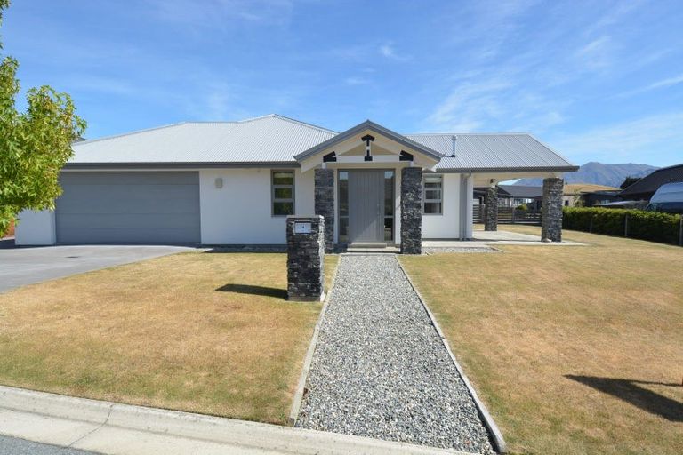Photo of property in 4 Avalanche Place, Wanaka, 9305