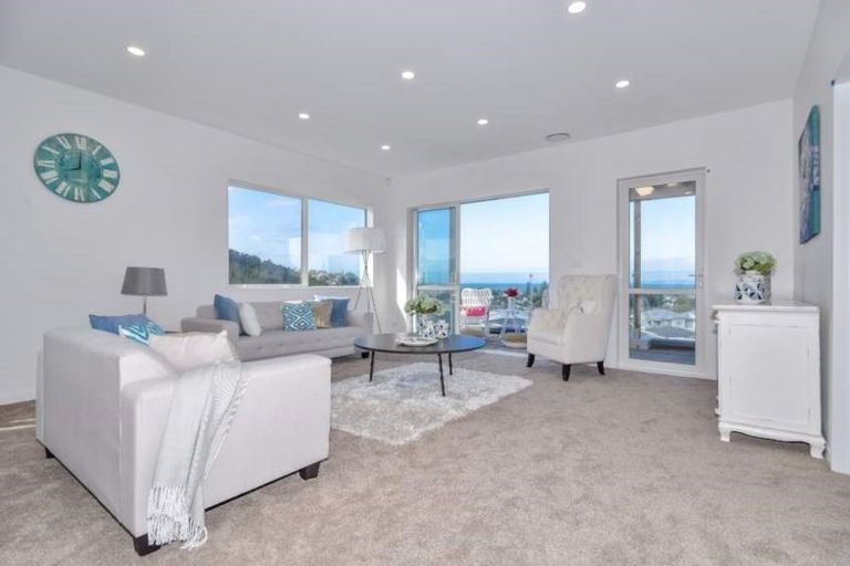 Photo of property in 32 Ngahere Views, Orewa, 0931