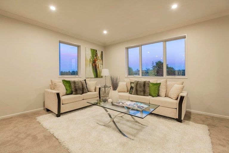 Photo of property in 1 Laquinta Place, Flat Bush, Auckland, 2019