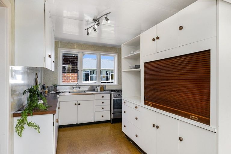 Photo of property in 29 Palm Avenue, Lyall Bay, Wellington, 6022