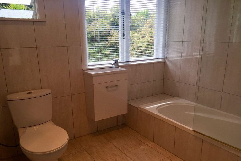 Photo of property in 14a Ocean View Road, Hatfields Beach, Orewa, 0931