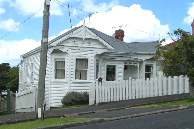 Photo of property in 37 Richmond Avenue, Northcote Point, Auckland, 0627
