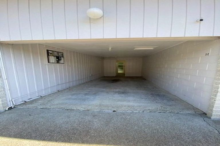 Photo of property in 3c Peckham Grove, Tawa, Wellington, 5028