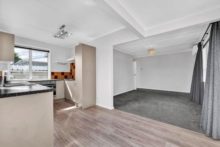 Photo of property in 1/324 Carrington Street, Vogeltown, New Plymouth, 4310