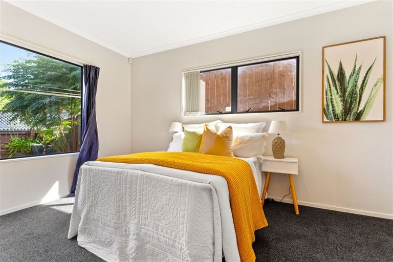 Photo of property in 1/22 Lagoon Way, West Harbour, Auckland, 0618