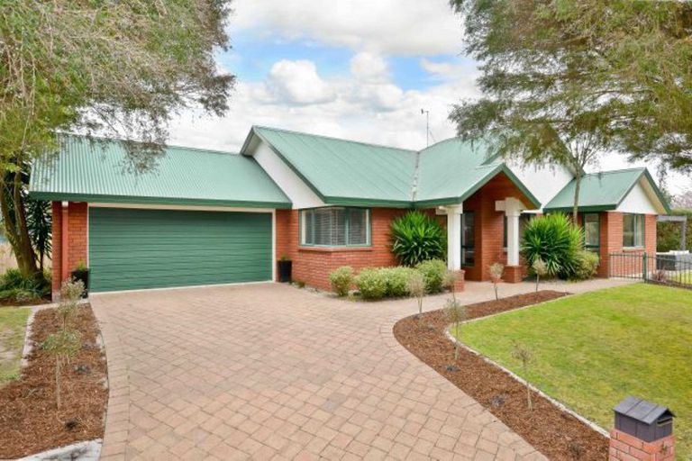 Photo of property in 39 Cairns Crescent, Rototuna, Hamilton, 3210