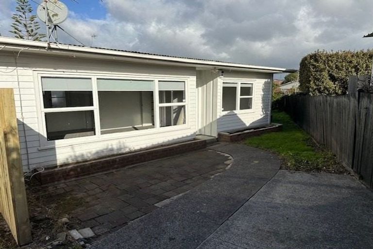 Photo of property in 2/58 Rimu Street, New Lynn, Auckland, 0600