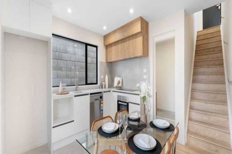Photo of property in 10a Helleur Road, Massey, Auckland, 0614