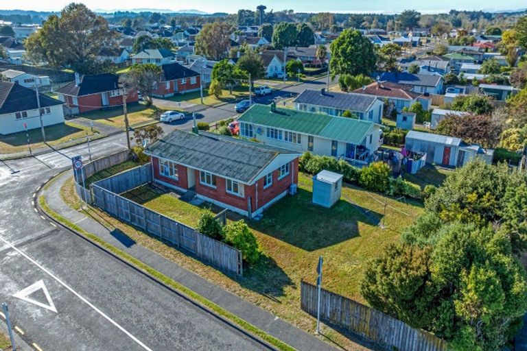 Photo of property in Clifton School, 71 Taumaihi Street, Bulls, 4818