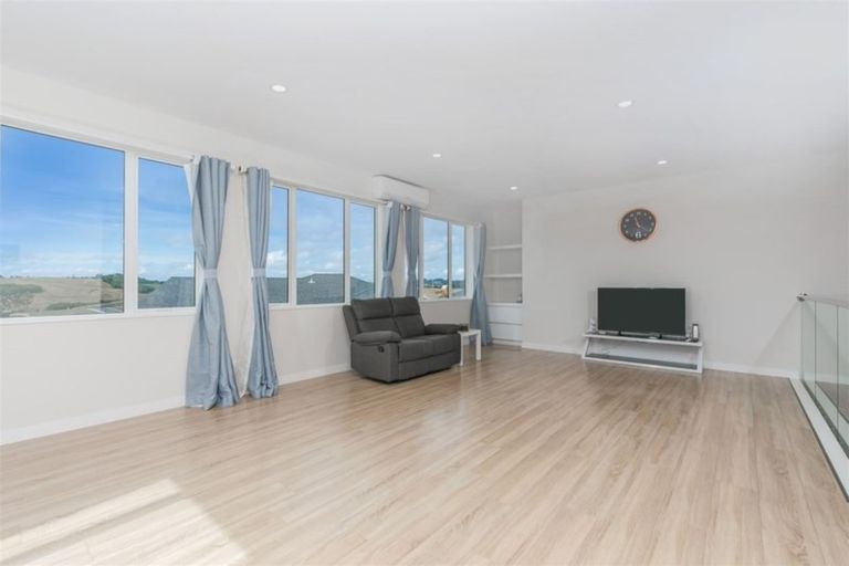 Photo of property in 7 Colliston Rise, Pinehill, Auckland, 0632