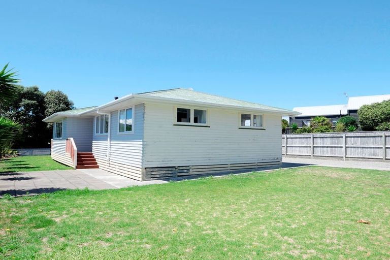 Photo of property in 14 Campion Road, Waikanae Beach, Waikanae, 5036