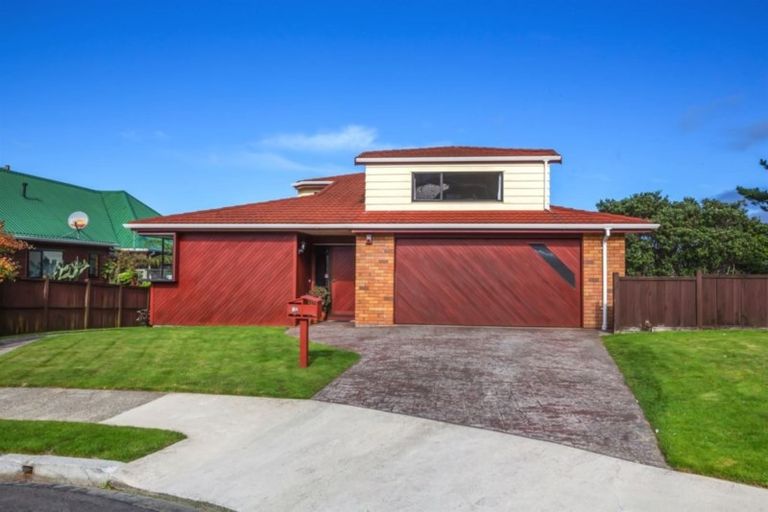 Photo of property in 25 Ordley Grove, Tawa, Wellington, 5028