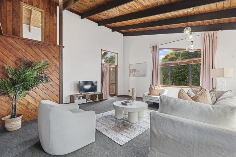 Photo of property in 12 Kaitake Place, Oakura, 4314