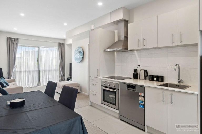 Photo of property in 24/11 Ray Small Drive, Papakura, 2110