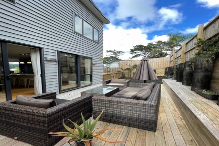 Photo of property in 4/4 Mcquoid Place, Glenfield, Auckland, 0629