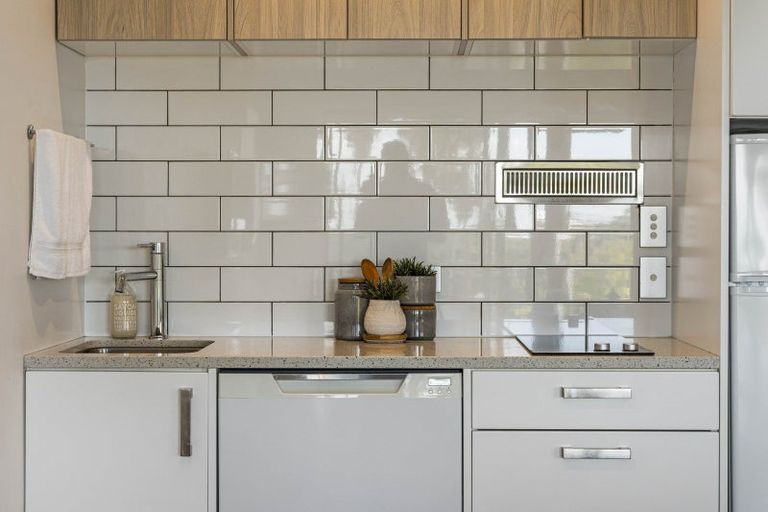 Photo of property in 7 Commodore Parry Road, Castor Bay, Auckland, 0620