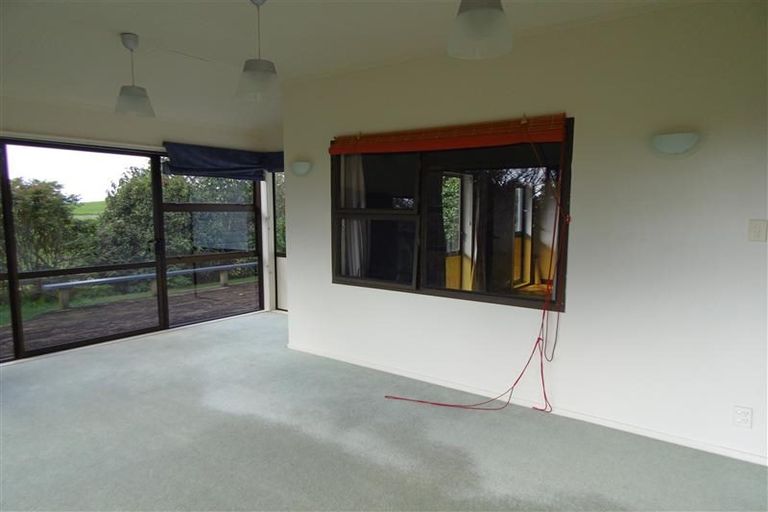 Photo of property in 627 South Road, Omata, New Plymouth, 4374